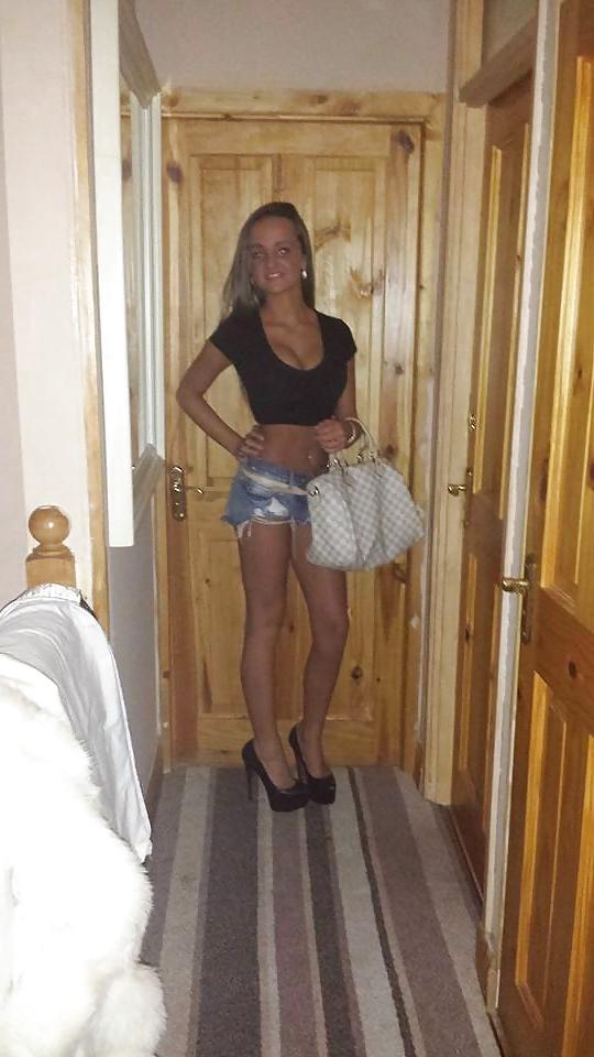 25P Cute Gypsy Girl With A Great Body