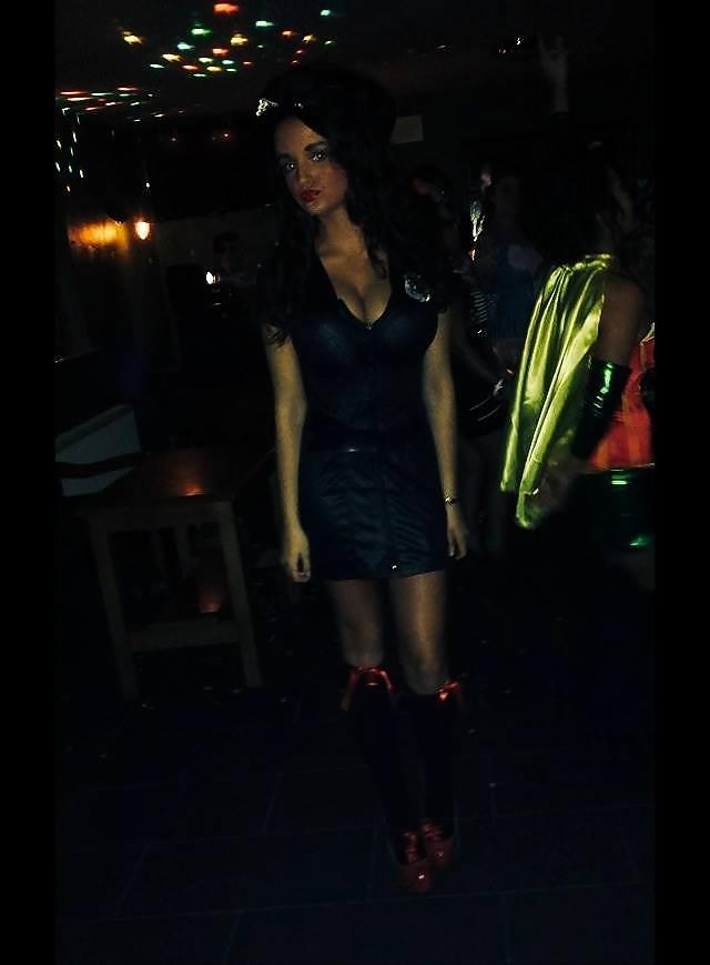 25P Cute Gypsy Girl With A Great Body