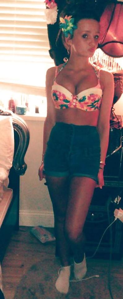 25P Cute Gypsy Girl With A Great Body