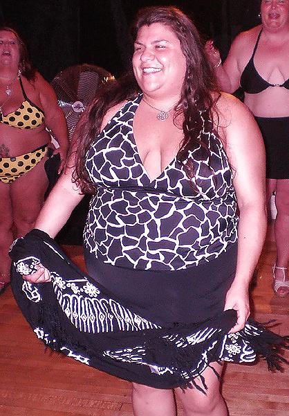 20P Saggy tits in swimsuit.