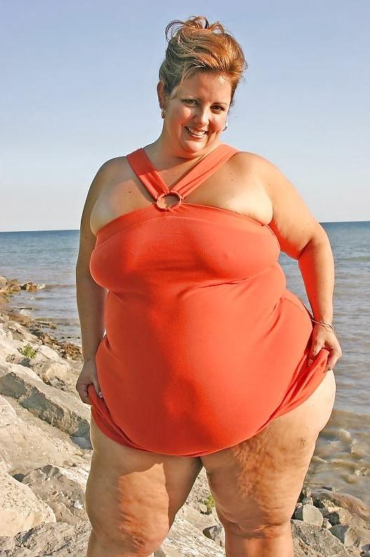 20P Saggy tits in swimsuit.