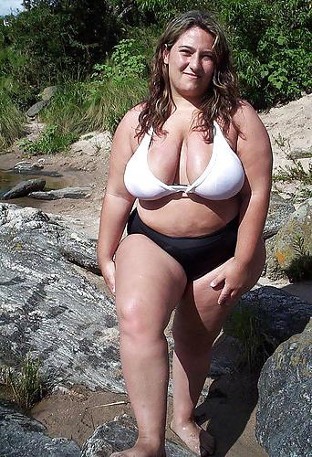 20P Saggy tits in swimsuit.