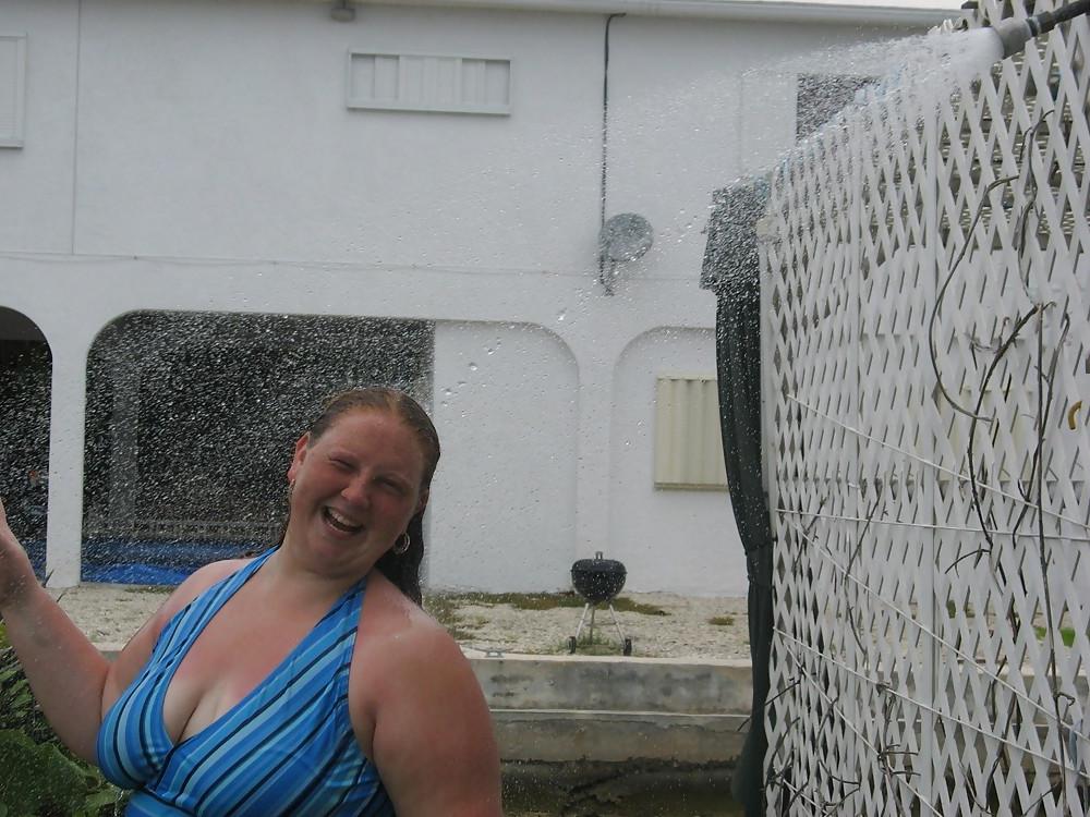 20P Saggy tits in swimsuit.
