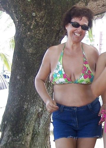 20P Saggy tits in swimsuit.