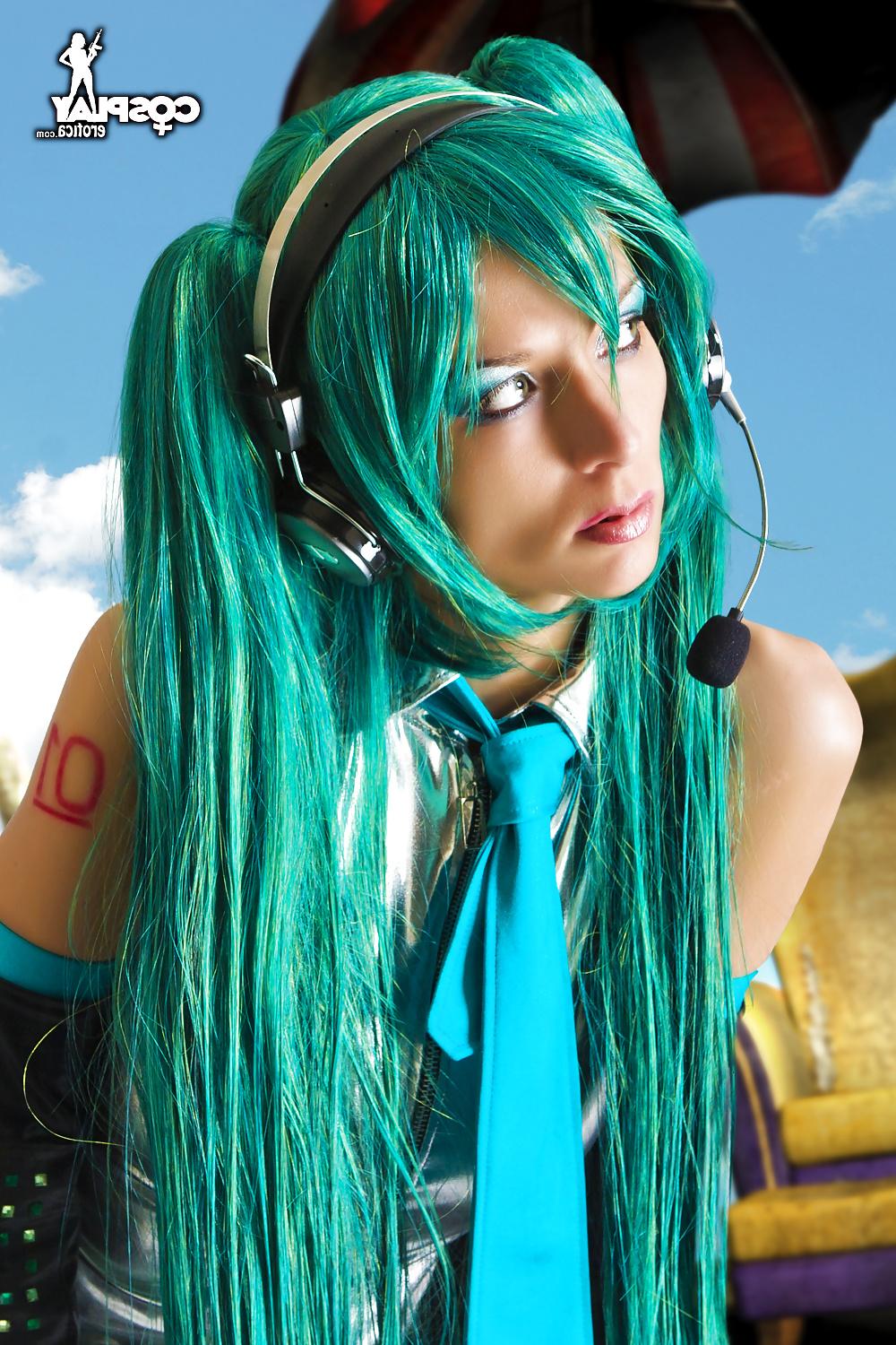 25P Cosplay (nude, lesbian and erotic)