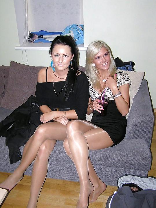 25P Partygirls in Pantyhose