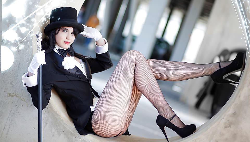 16P Sexy Hottest Cosplay