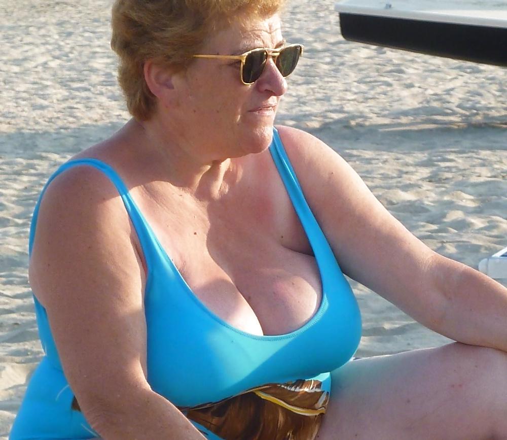 25P Swimsuit grannies
