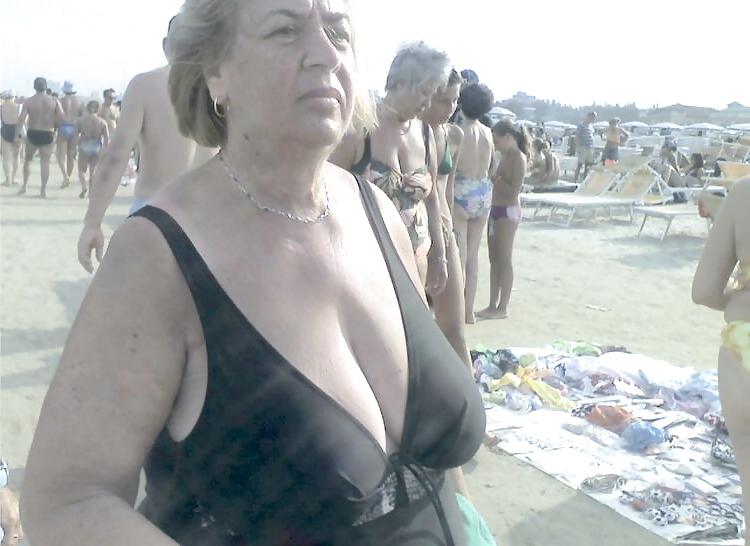 25P Swimsuit grannies