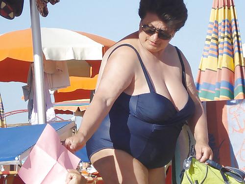 25P Swimsuit grannies
