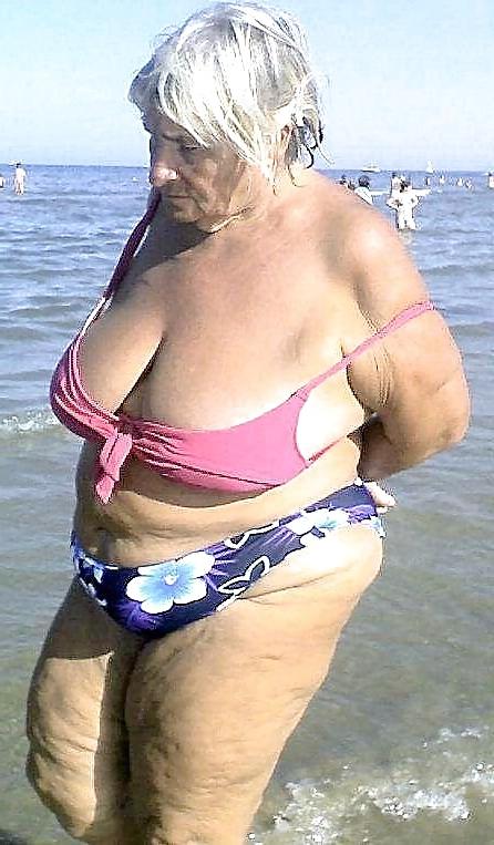 25P Swimsuit grannies