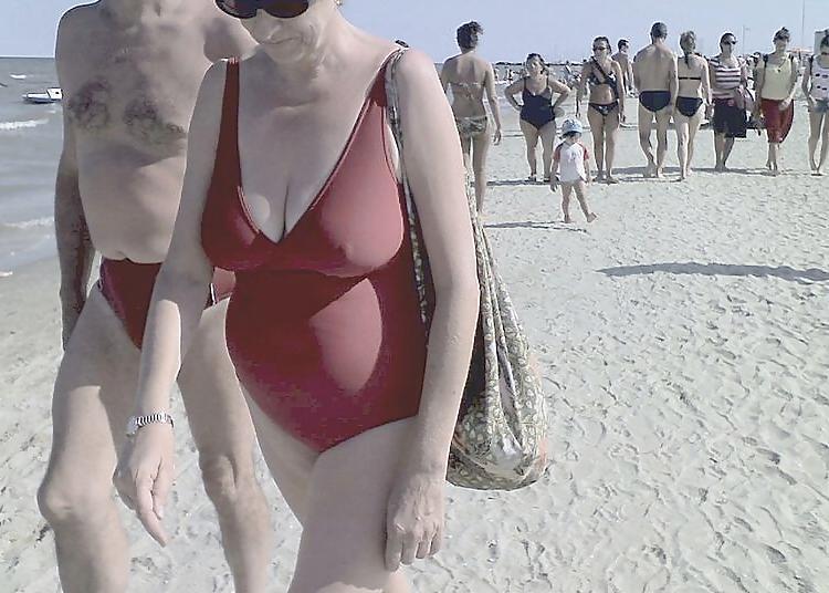 25P Swimsuit grannies