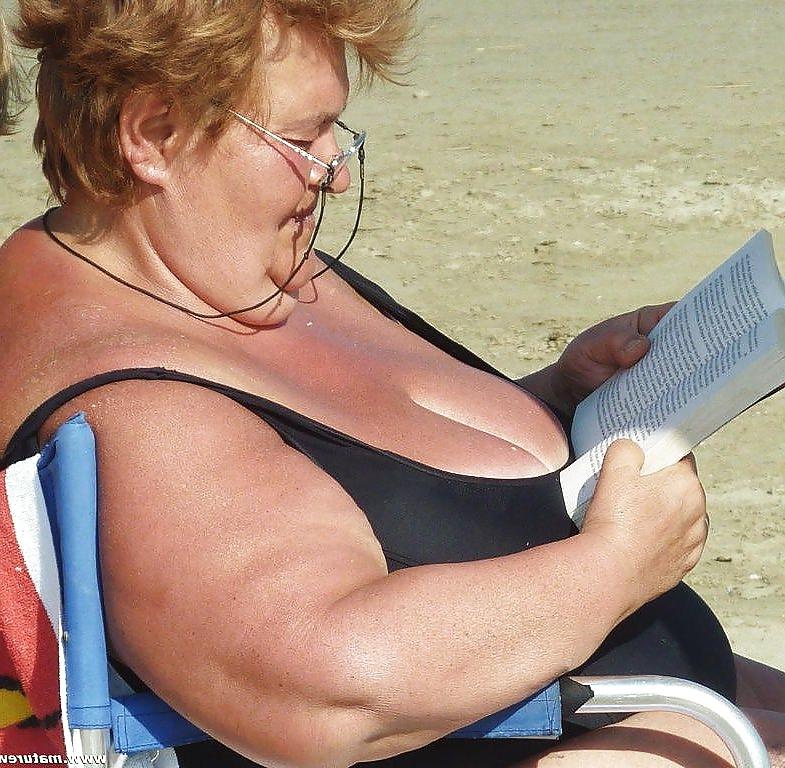 25P Swimsuit grannies