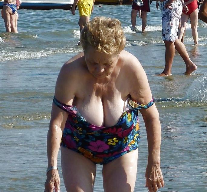 25P Swimsuit grannies