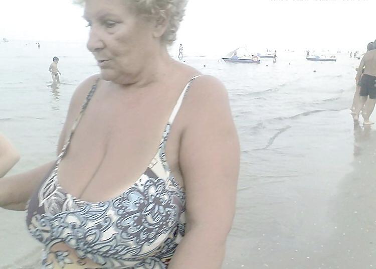 25P Swimsuit grannies