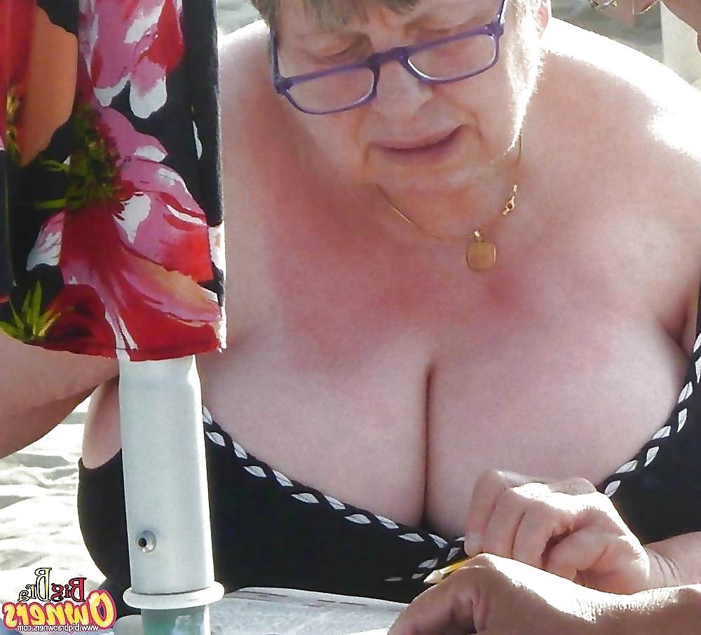 25P Swimsuit grannies
