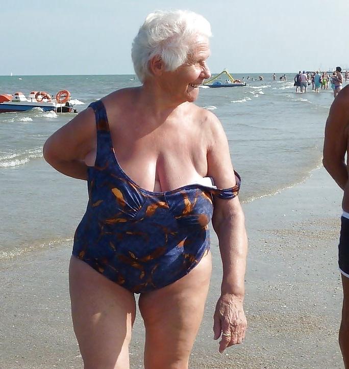 25P Swimsuit grannies