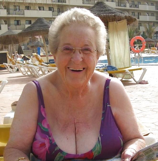 25P Swimsuit grannies