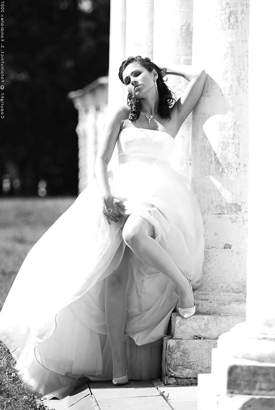 25P Under The Wedding Dress