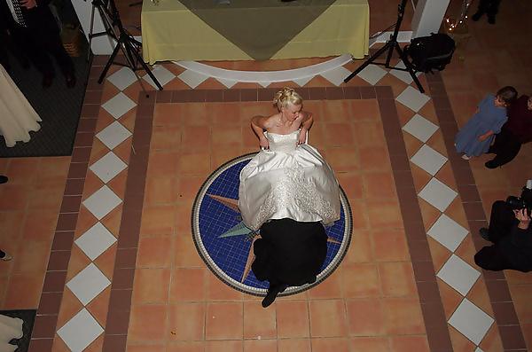 25P Under The Wedding Dress