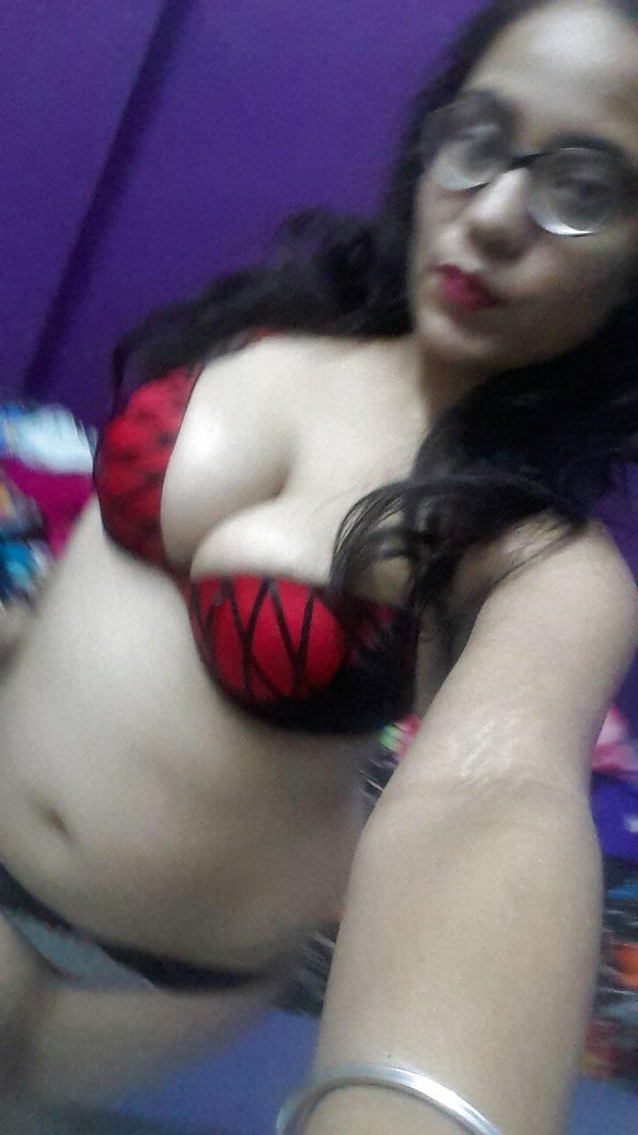 7P Wanna be Pornstar Simmy-K selfshots for dirty comments :) 