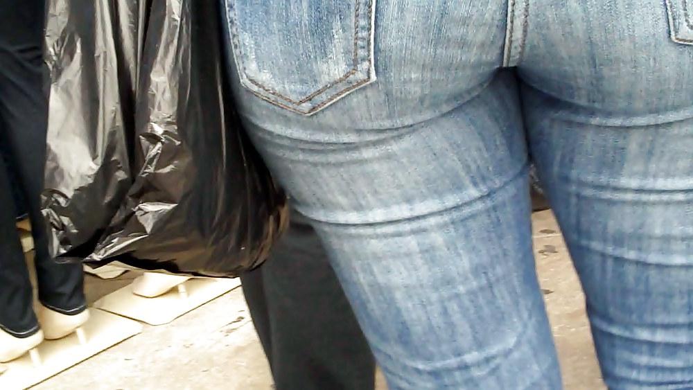 25P Butts ass & rear ends in tight blue jeans