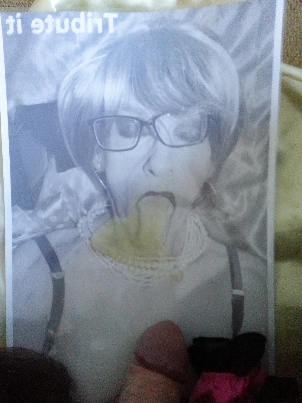 8P A tongue full of cum for Stefanie