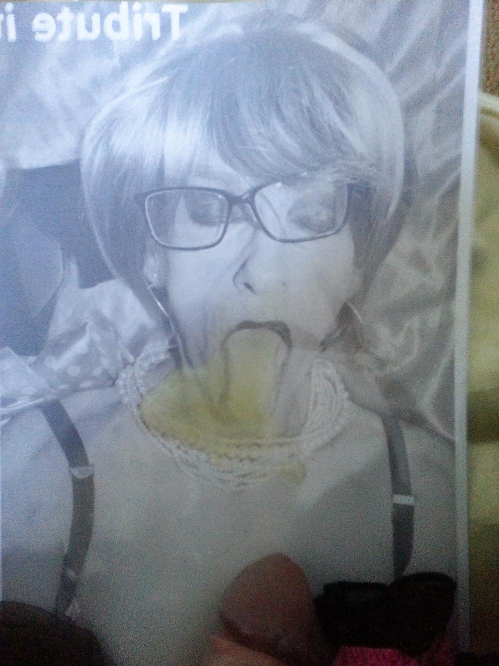 8P A tongue full of cum for Stefanie
