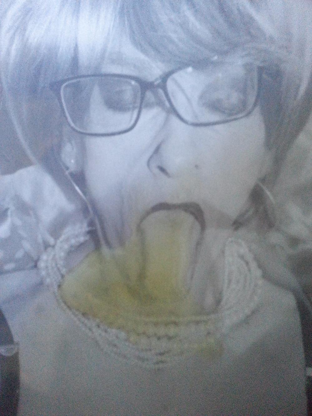 8P A tongue full of cum for Stefanie