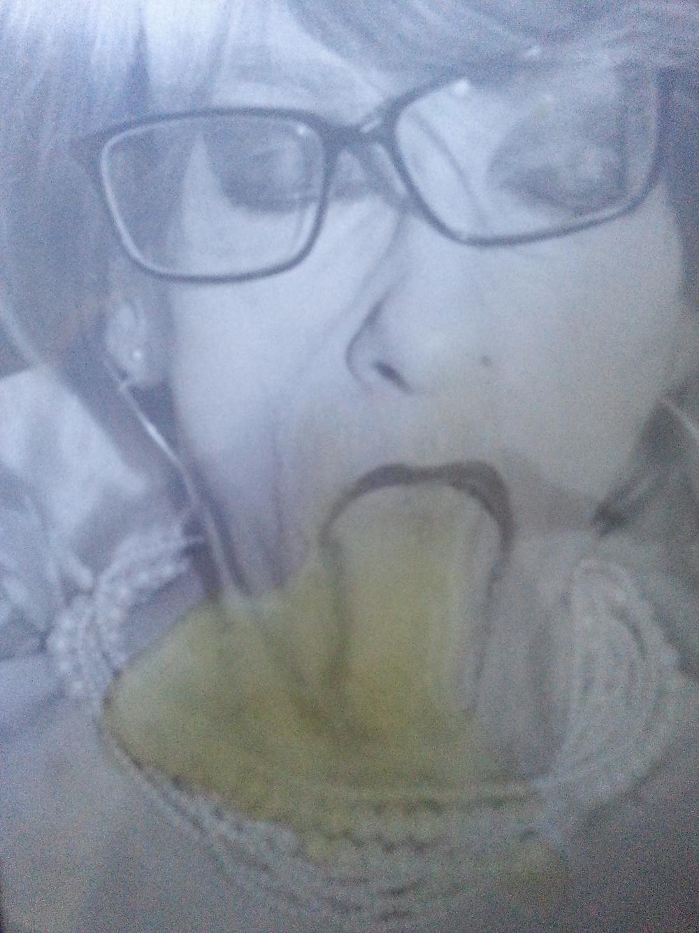 8P A tongue full of cum for Stefanie