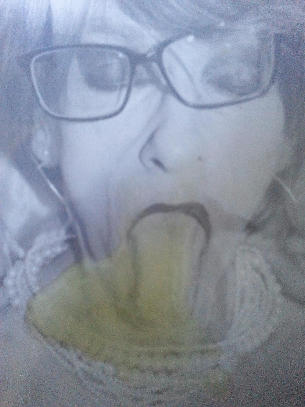 8P A tongue full of cum for Stefanie