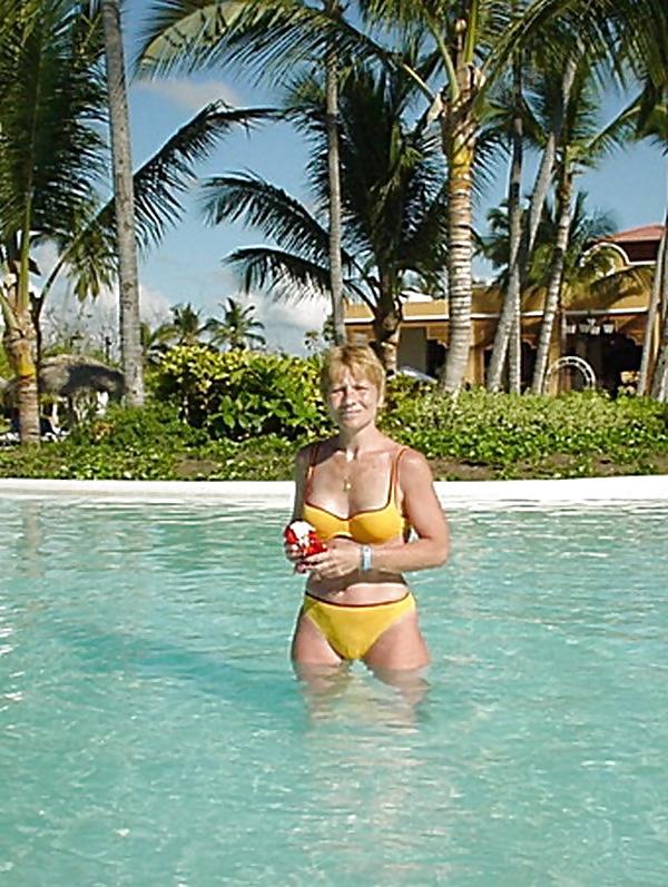 8P French mature swimming pool