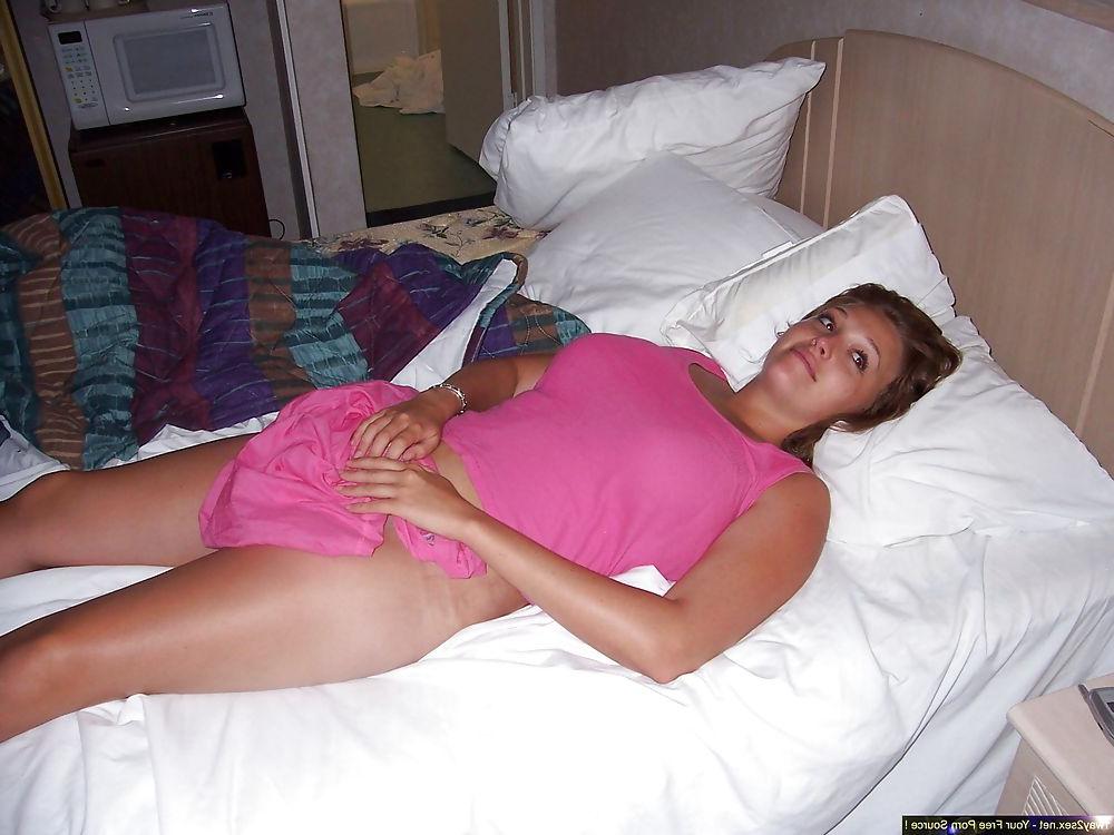 25P Amateur Anna Busty Part 1