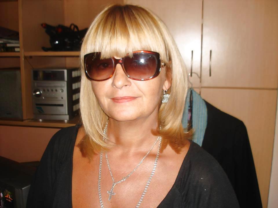 25P Serbian Milfs I