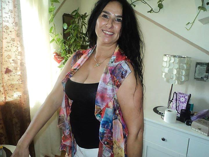 25P Serbian Milfs I