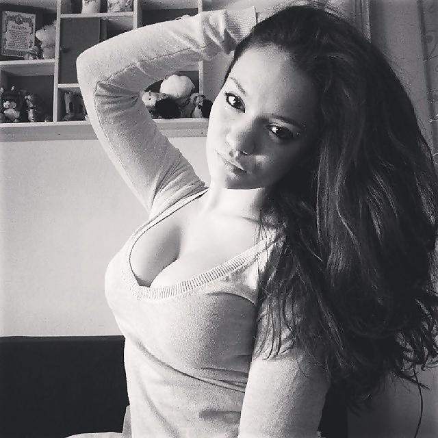 25P Andjela - Serbian slut