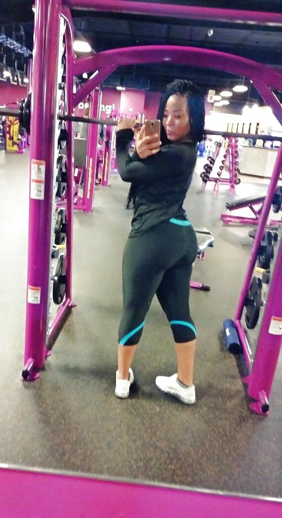 25P Thick Redbone gym pics also 