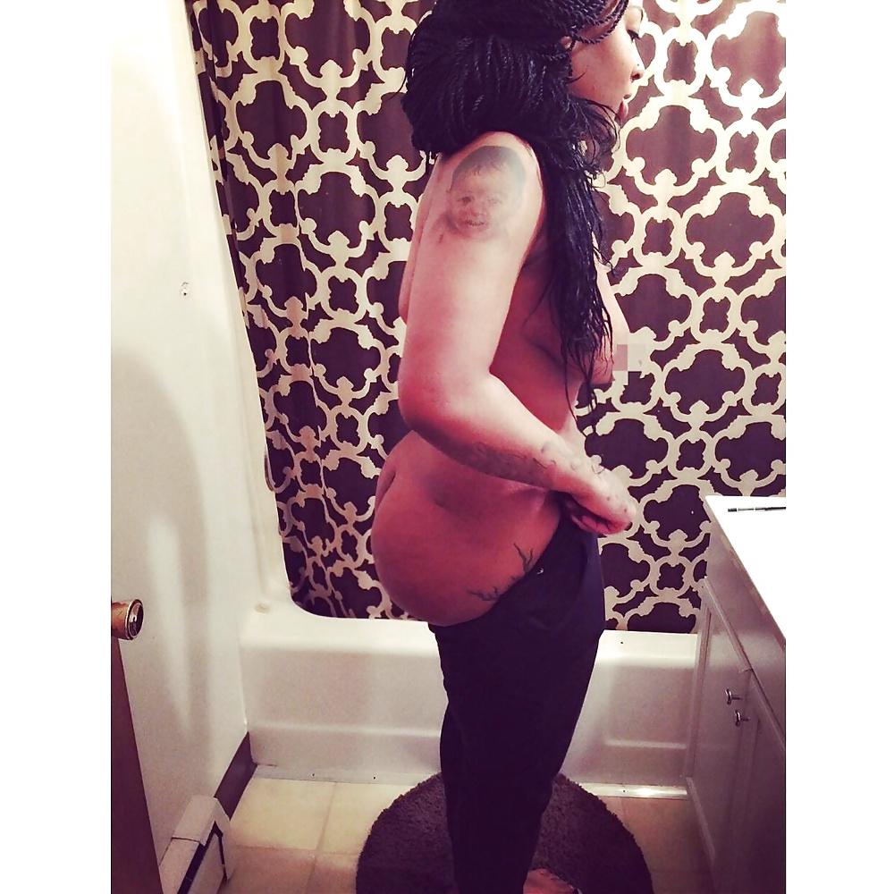 25P Thick Redbone gym pics also 