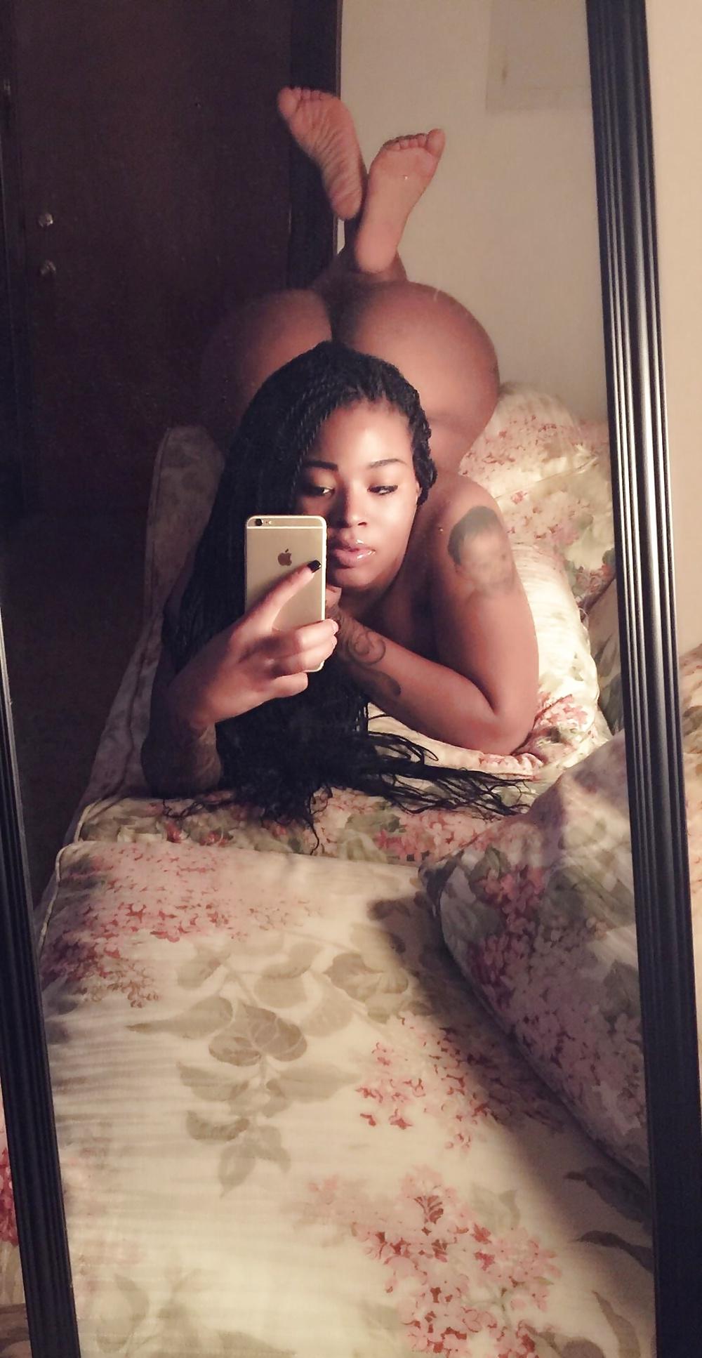 25P Thick Redbone gym pics also 