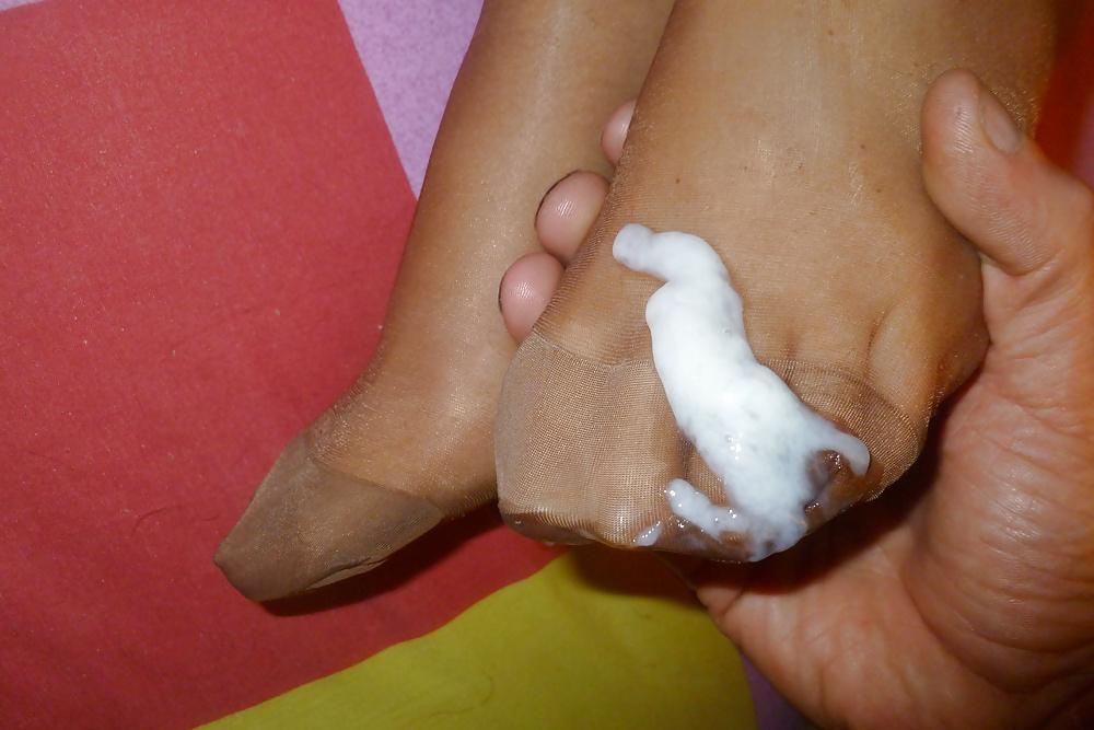 13P Footjob cyr14