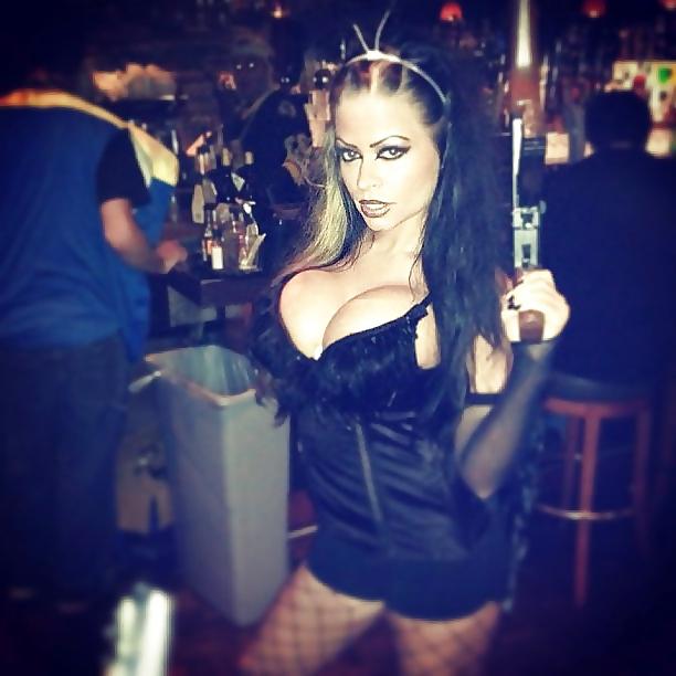 21P BUSTY MILF NN