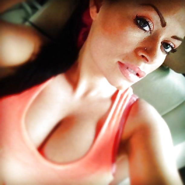 21P BUSTY MILF NN