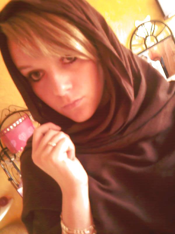 9P Sexy blonde summer holiday hijab french