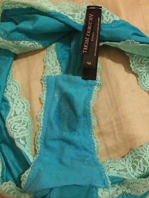 25P Dirty Underwear & Wet Pussy
