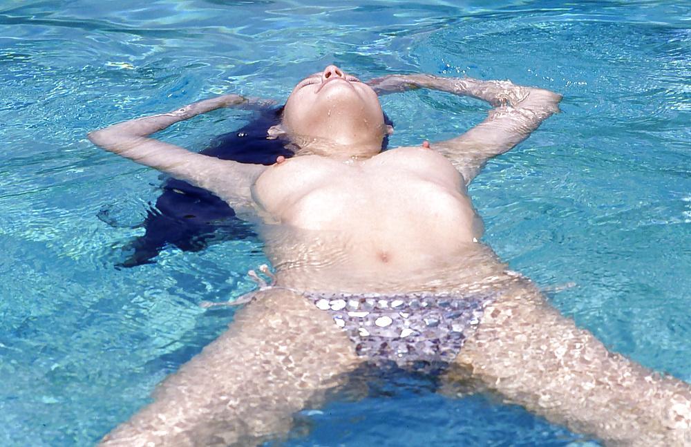 15P Beauty at the swimming pool 04