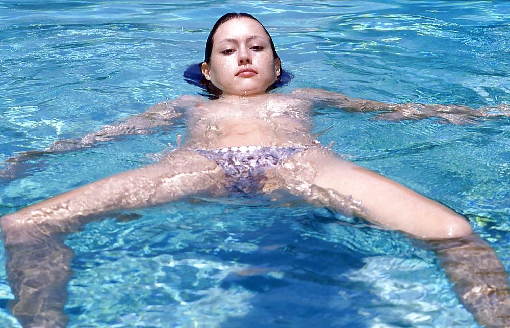 15P Beauty at the swimming pool 04