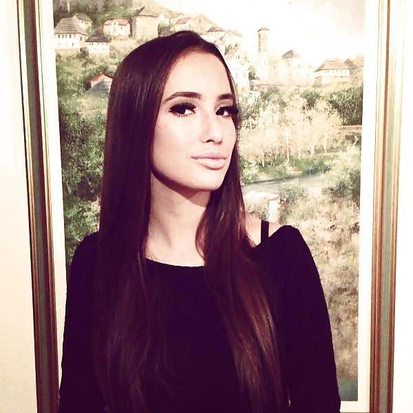 25P Beautiful serbian girls