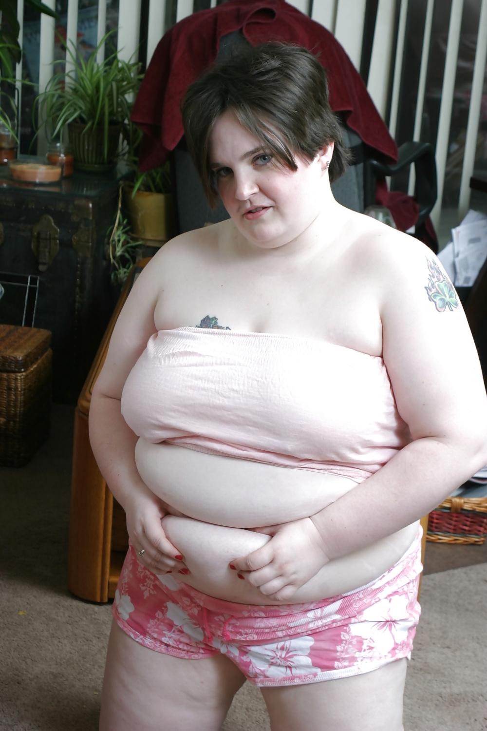 24P Kaylee's hairy Hawaiian shorts 
