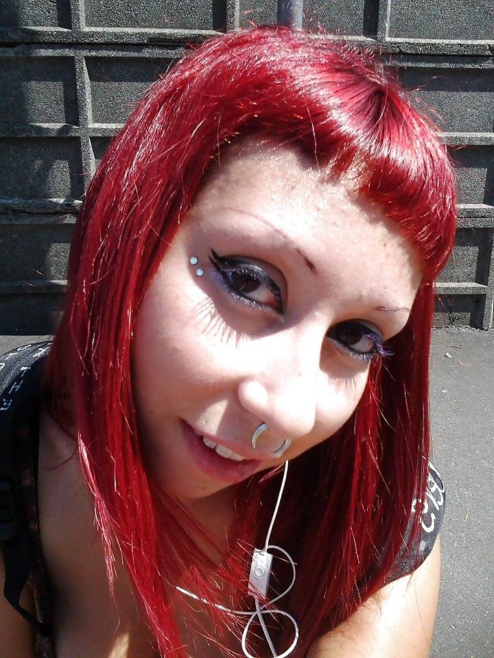 24P Dirty whore - sale pute moche a cheveux rouge