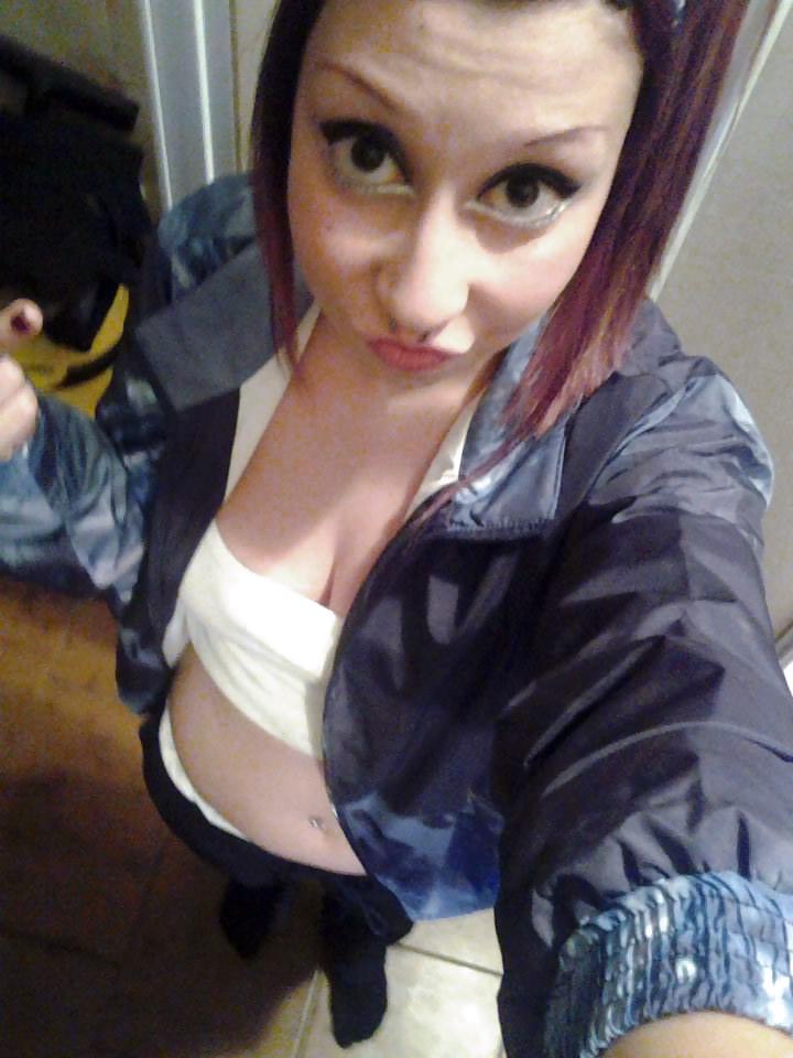 24P Dirty whore - sale pute moche a cheveux rouge